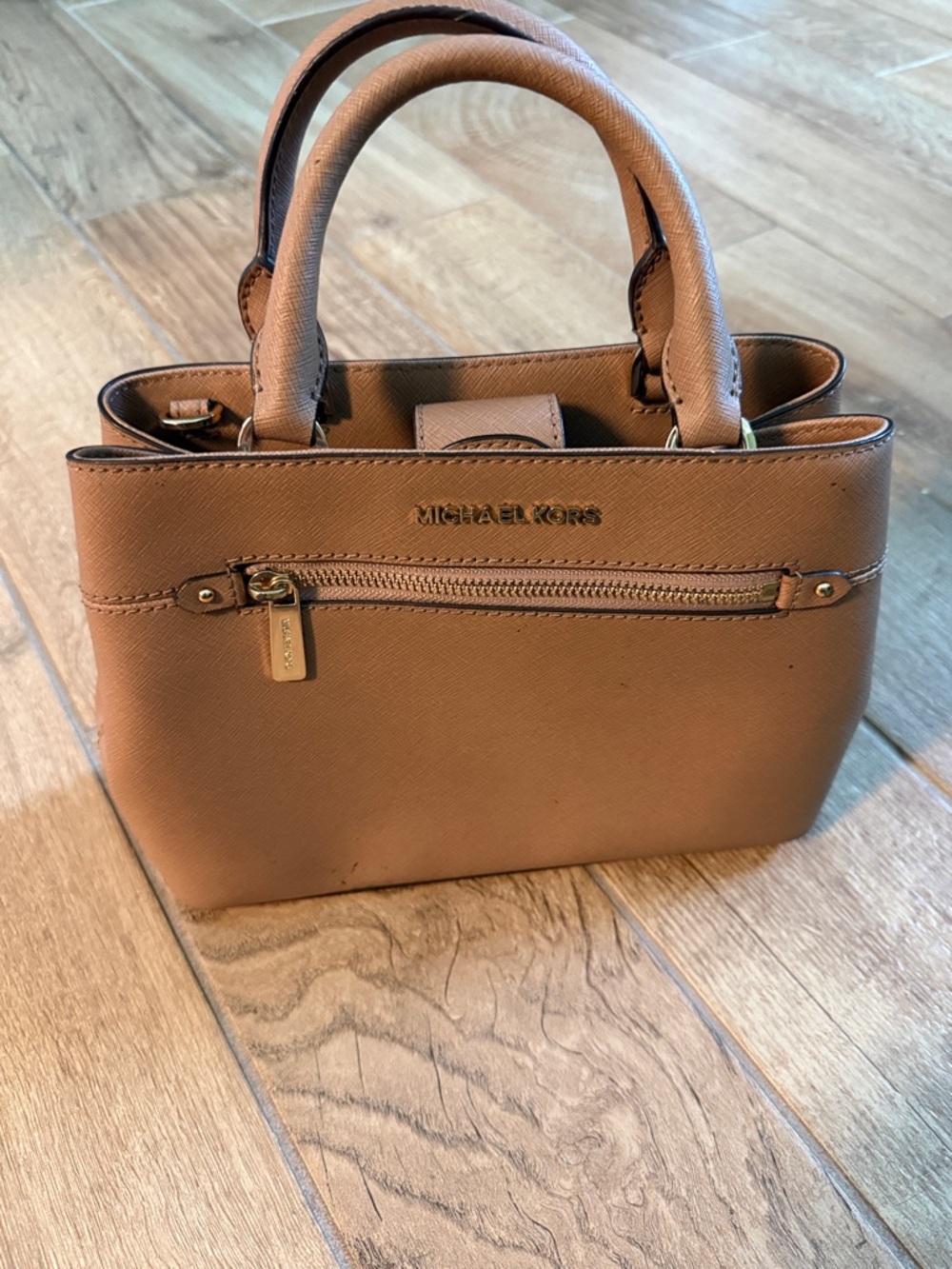Like New Michael Kors Tan Saffiano Satchel with Gold Hardware. Missing strap.